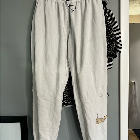Sweatpants - Picture 4 of 6